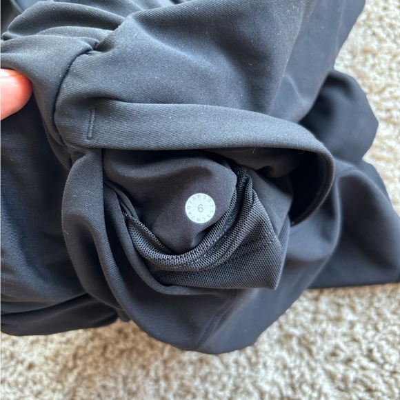 Lululemon “On the Fly” 2.5 inch shorts (1st edition) - Picture 5 of 5